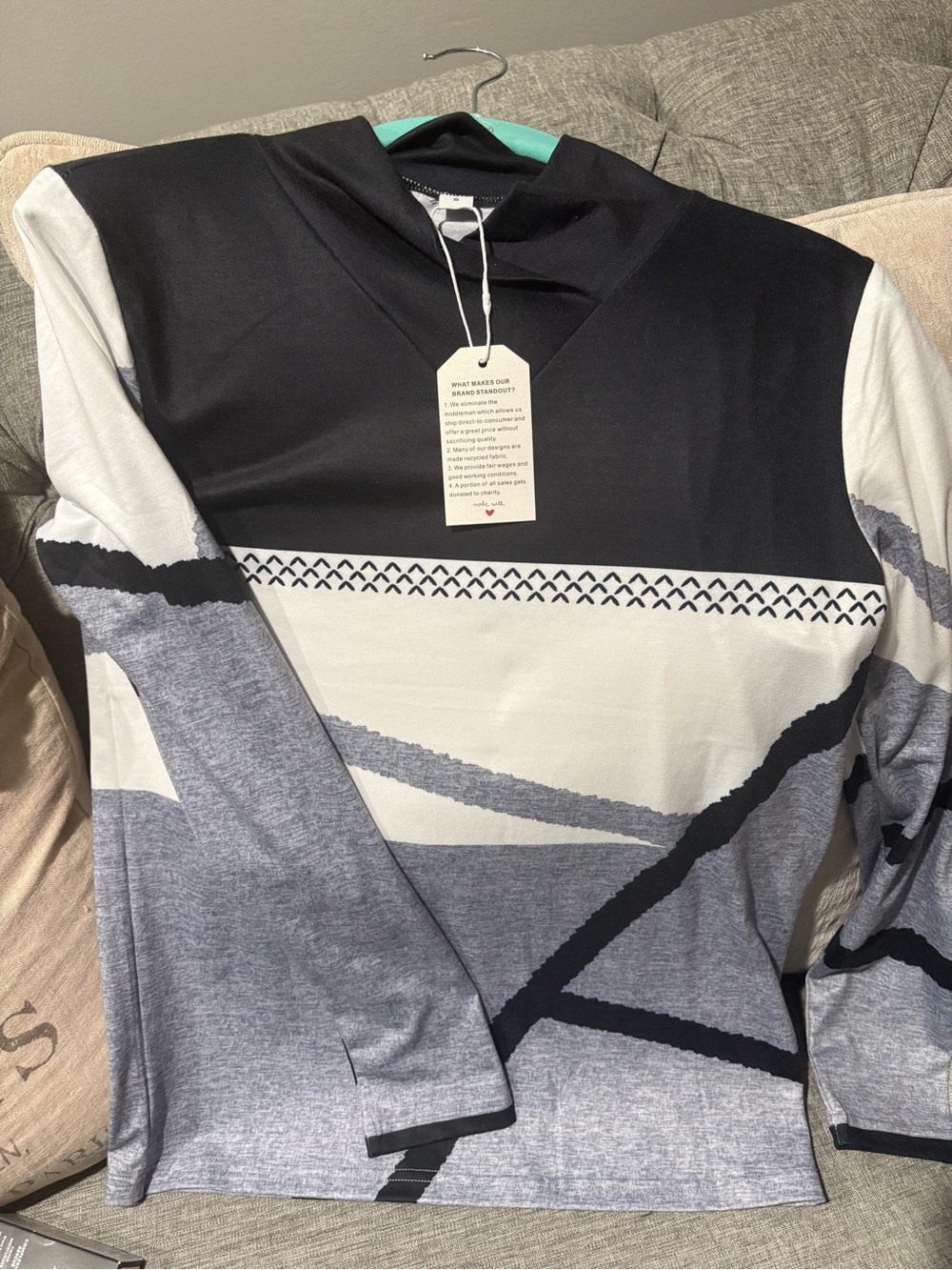 Women’s Long-Sleeve Graphic Pullover Sweater - Black & Gray Size: Small